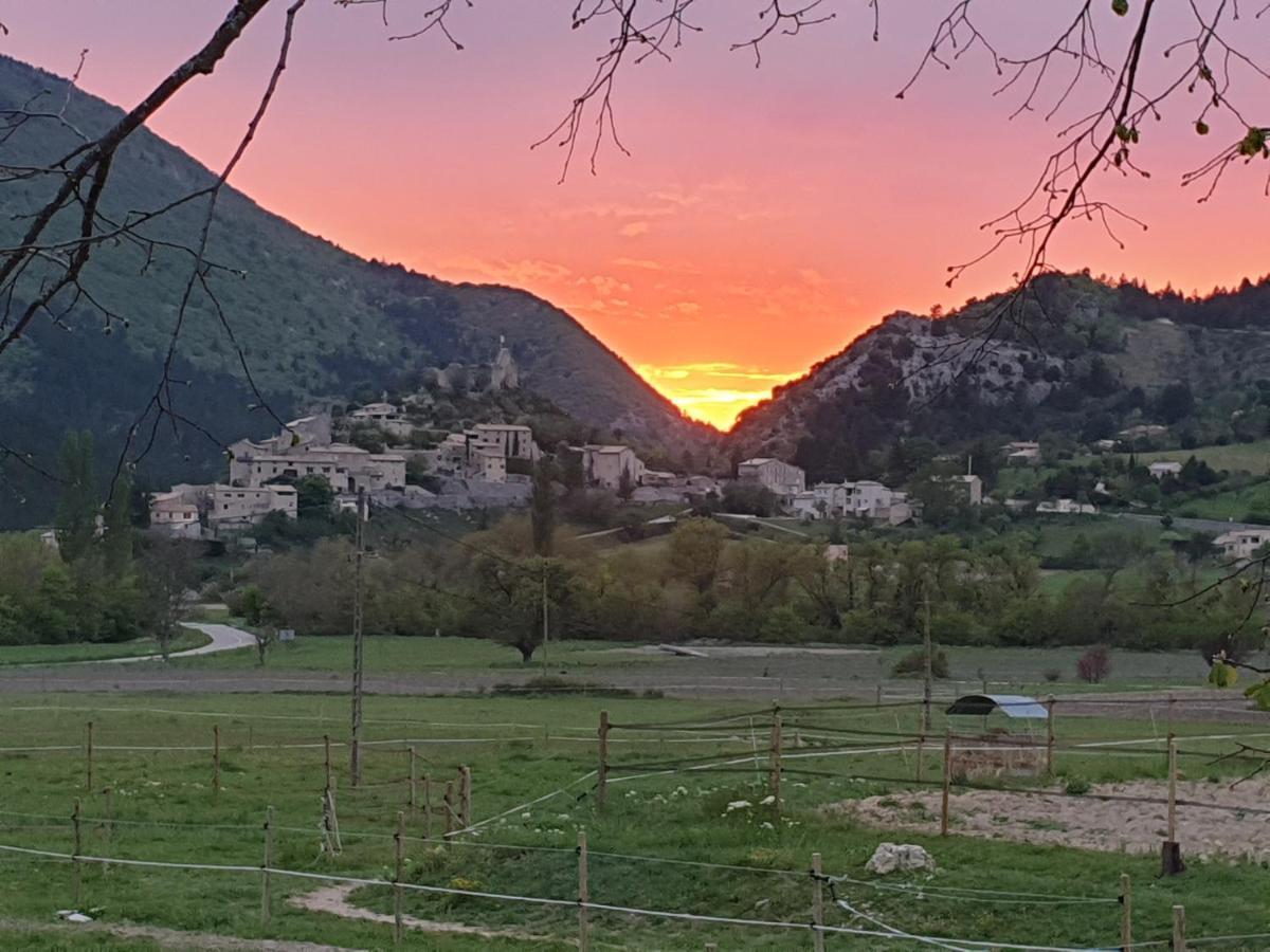 Mas De Reilhanette Montbrun-les-Bains Εξωτερικό φωτογραφία